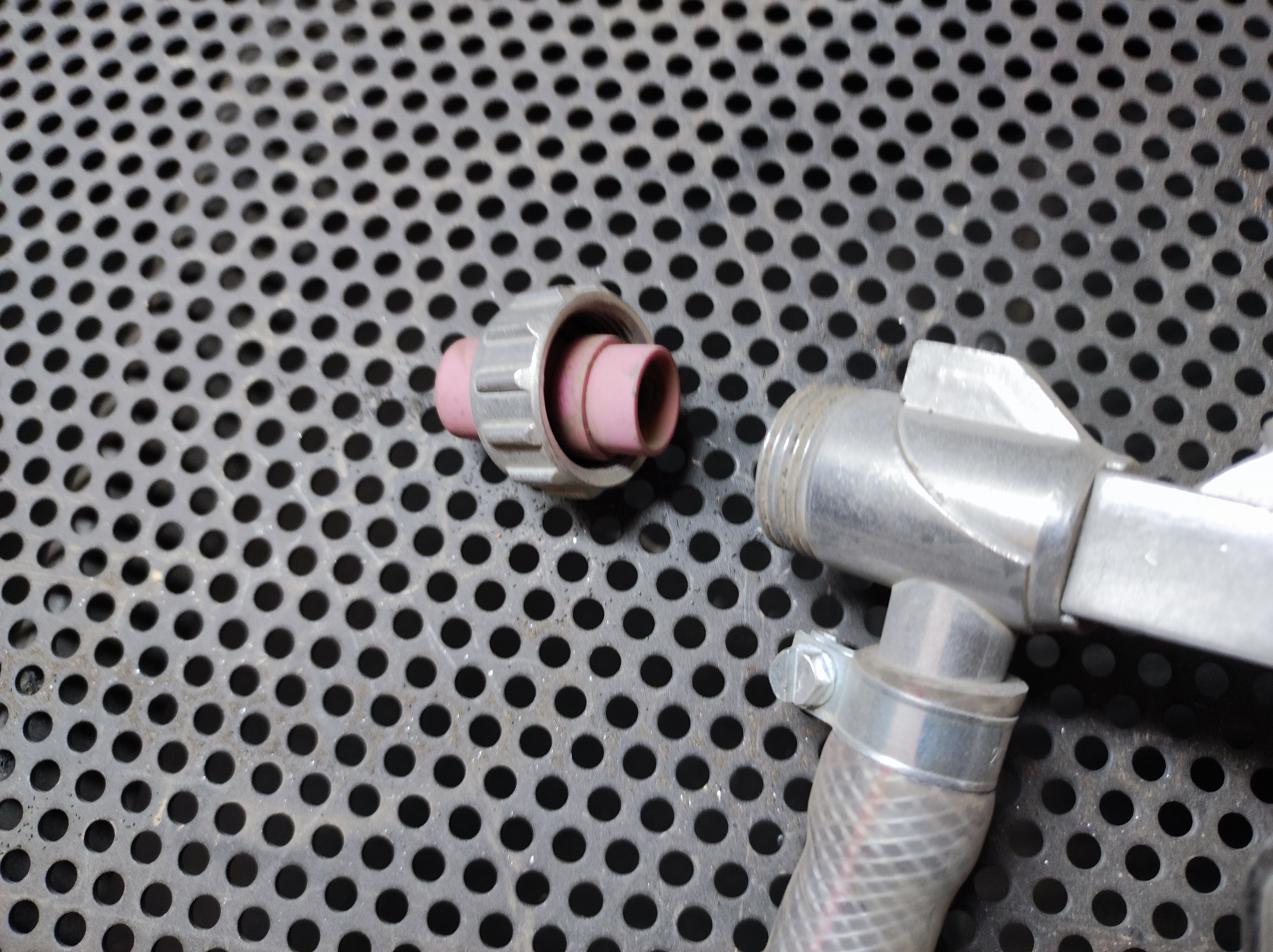 Keramikhülse demontieren